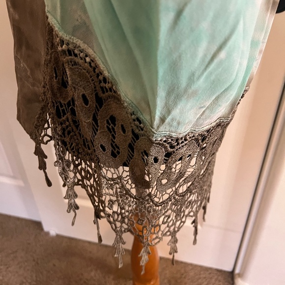 Chico’s teal and gray tunic with lace bottom Size Large - Picture 4 of 8